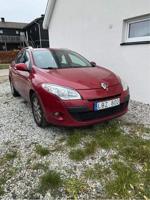 Röd Begagnad 2011 Renault Mégane GrandTour Kombi | 34 990 kr (Marknadspris) - Bild 1/4
