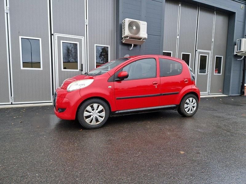 Röd Begagnad 2010 Citroën C1 Halvkombi | 19 500 kr (Marknadspris) - Bild 1/4