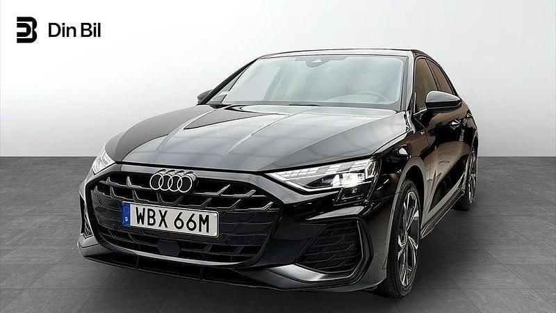 Svart (mytsvart metallic) Begagnad 2025 Audi A3 Sportback Premium Halvkombi | 369 000 kr - Bild 1/4