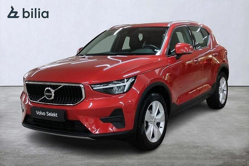 Röd Begagnad 2022 Volvo XC40 Core SUV | 339 000 kr (Marknadspris) - Bild 1/4
