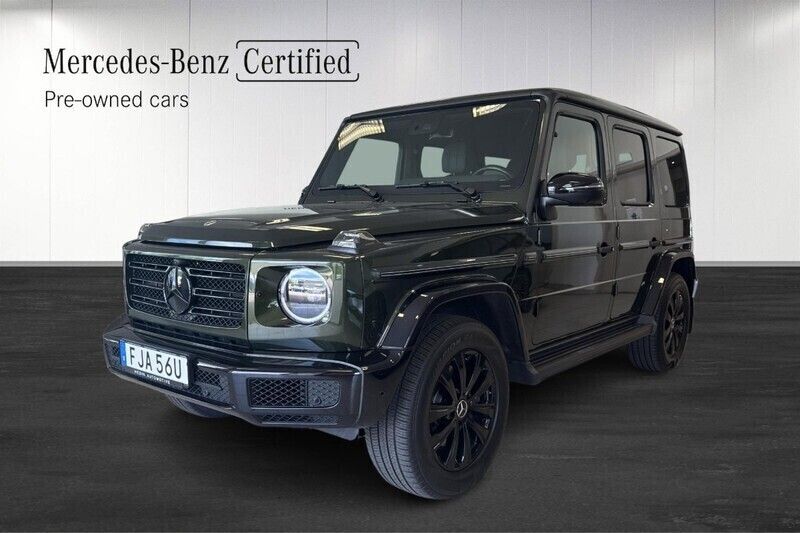 Mörkgrön (green) Begagnad 2024 Mercedes G400 Exclusive SUV | 1 579 000 kr - Bild 1/4