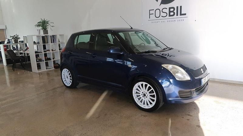 Blå Begagnad 2008 Suzuki Swift Halvkombi | 29 900 kr (Dyr) - Bild 1/3