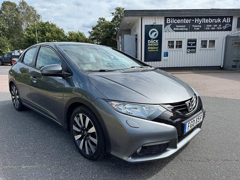 Mörkgrå (grå) Begagnad 2014 Honda Civic Sport Halvkombi | 119 900 kr (Lite dyr) - Bild 1/4