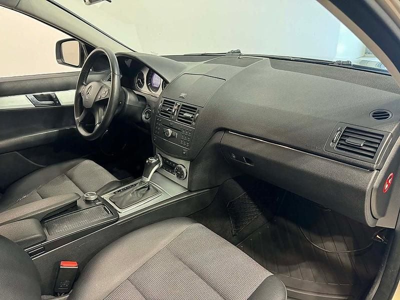 Begagnad Mercedes C320 Avantgarde 224 HK (164 kW) 2007 Brun Sedan