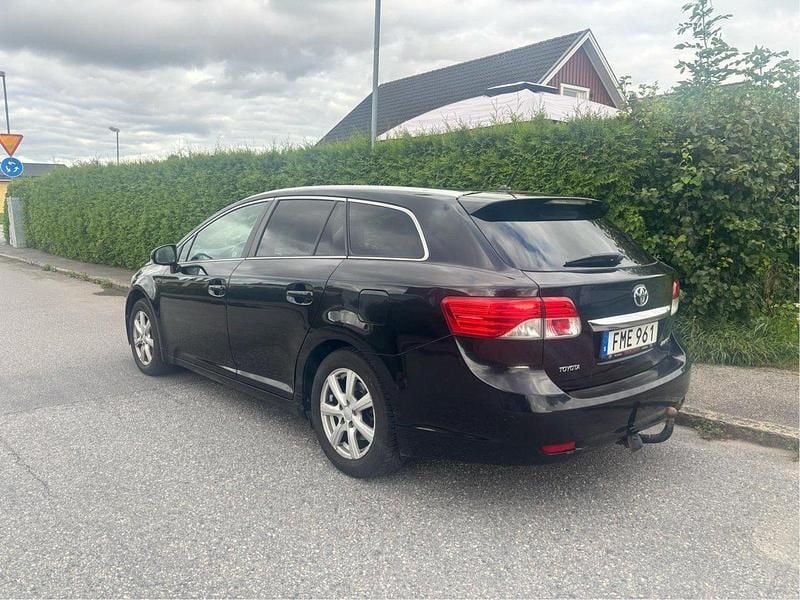 Svart Begagnad 2015 Toyota Avensis Multidrive S Kombi | 132 000 kr (Bra pris) - Bild 1/4
