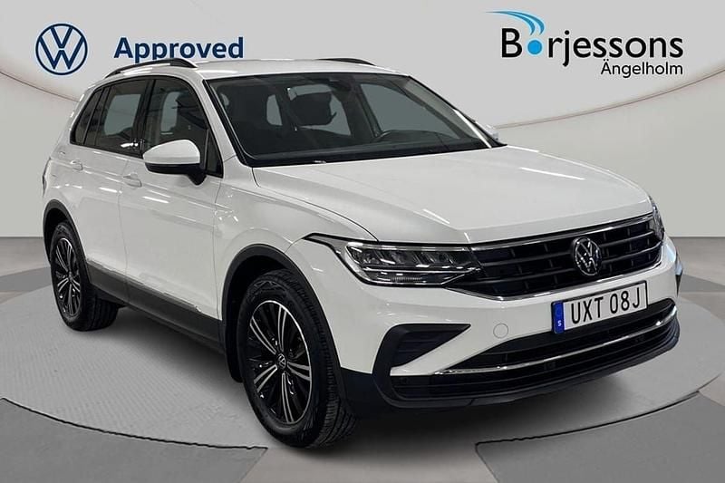 Vit Begagnad 2023 VW Tiguan Life SUV | 334 000 kr (Marknadspris) - Bild 1/4