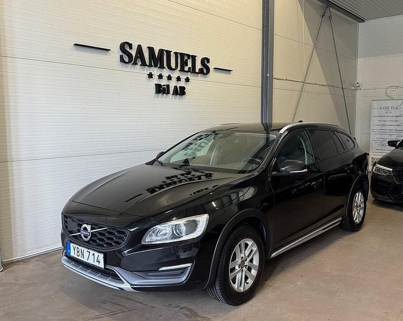 Svart Begagnad 2016 Volvo V60 CC Momentum Kombi | 114 900 kr (Lite dyr) - Bild 1/4