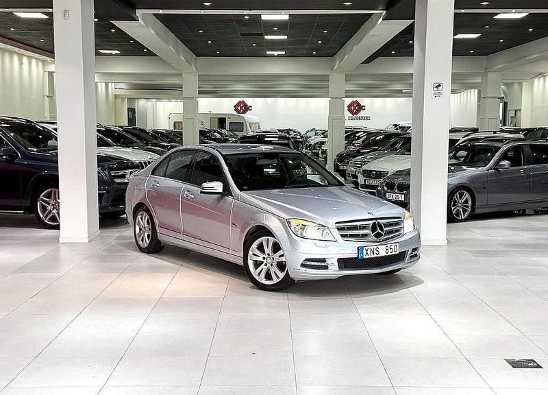 Silver Begagnad 2010 Mercedes C220 Avantgarde Sedan | 89 900 kr (Bra pris) - Bild 1/4