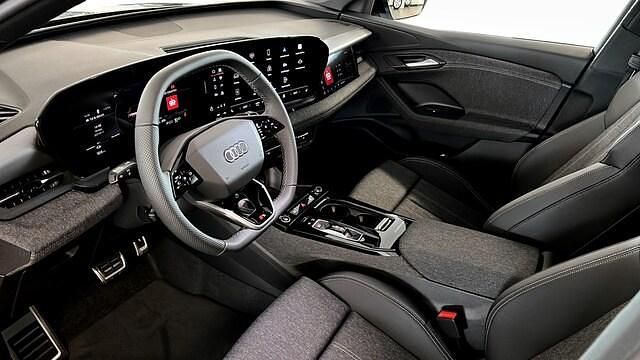 Ny Audi Q6 e-tron S-Line 284 kW (387 HK) 2025 Mytsvart metallic SUV