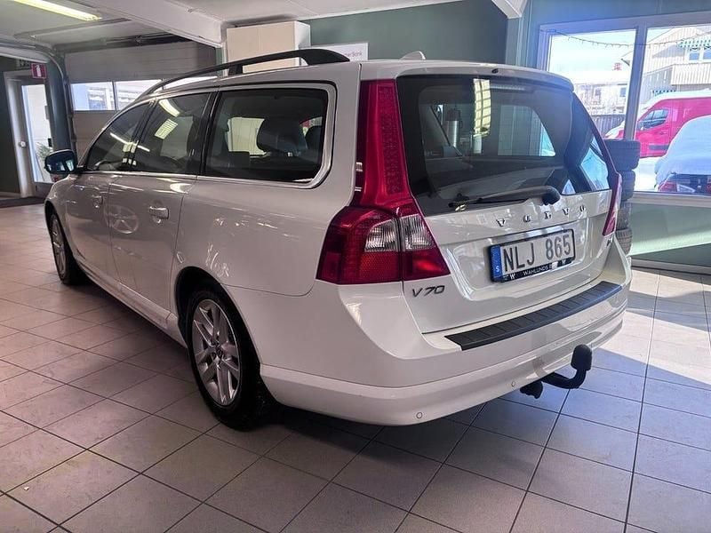 Begagnad Volvo V70 Momentum 163 HK (119 kW) 2012 Vit Kombi