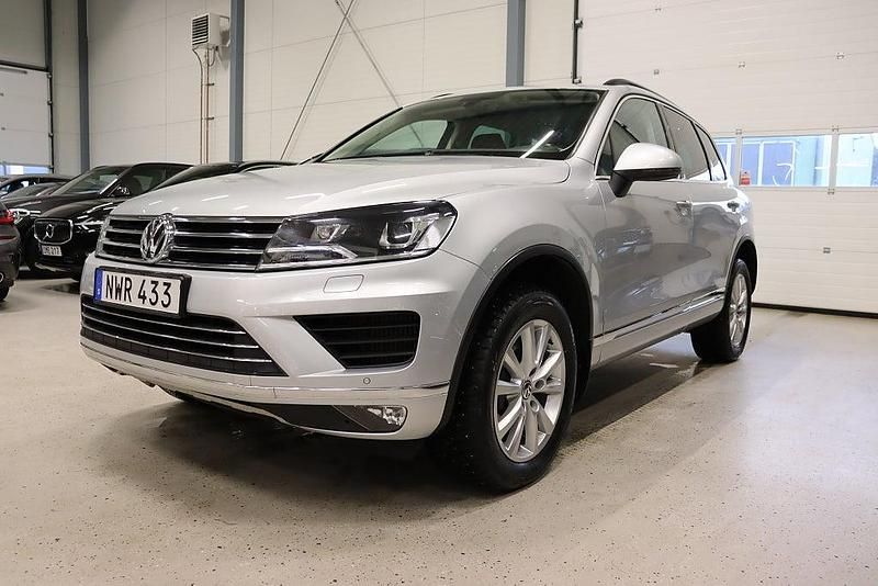 Silver Begagnad 2017 VW Touareg SUV | 264 900 kr (Marknadspris) - Bild 1/4