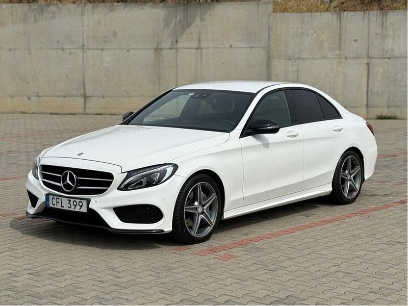 Vit Begagnad 2017 Mercedes C220 AMG line Sedan | 175 000 kr (Marknadspris) - Bild 1/4