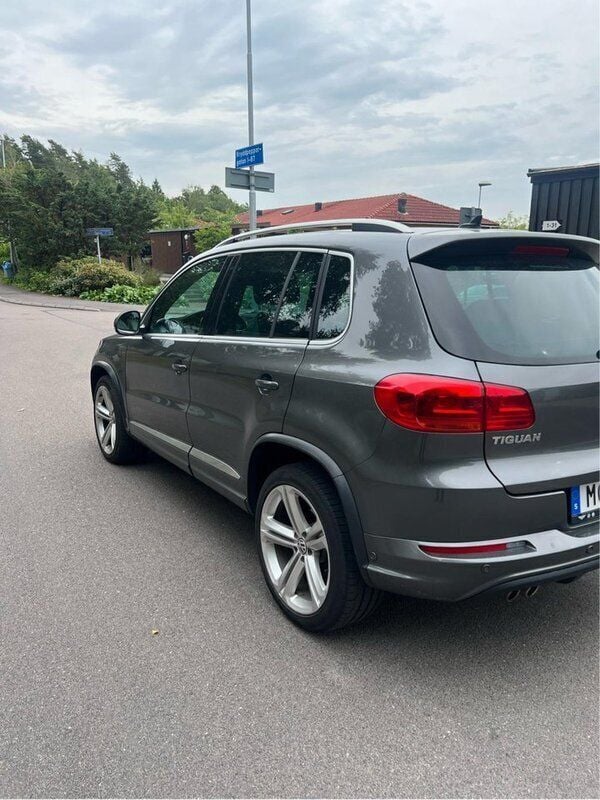 Grå Begagnad 2016 VW Tiguan Sportline SUV | 194 500 kr (Superpris) - Bild 1/4