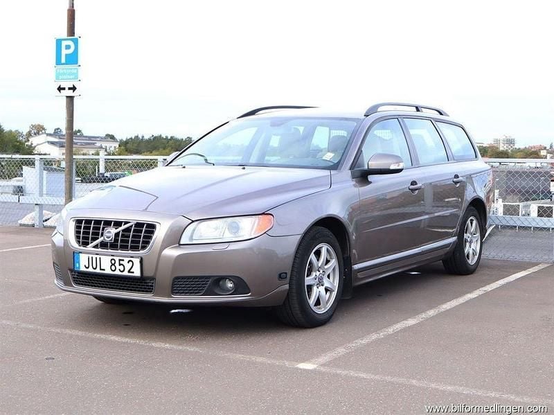 Grå samma som bilen Begagnad 2009 Volvo V70 Momentum Kombi | 69 900 kr (Bra pris) - Bild 1/4