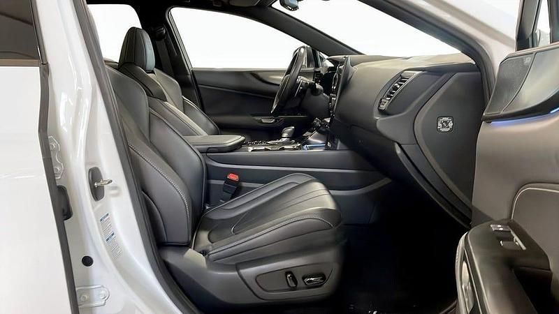 Begagnad Lexus NX350h Sport Line 242 HK (177 kW) 2022 Vit SUV