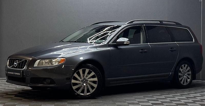 Grå Begagnad 2010 Volvo V70 Kombi | 69 900 kr (Marknadspris) - Bild 1/4