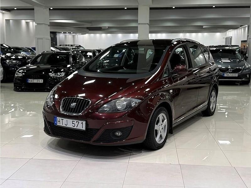 Röd Begagnad 2010 Seat Altea XL Minibuss | 59 900 kr (Lite dyr) - Bild 1/4