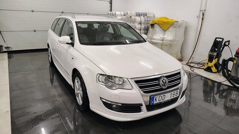 Vit Begagnad 2010 VW Passat Sportline Kombi | 36 900 kr (Bra pris) - Bild 1/4