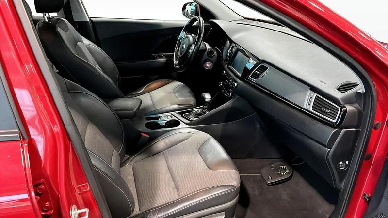 Begagnad Kia Niro 105 HK (77 kW) 2016 Röd SUV
