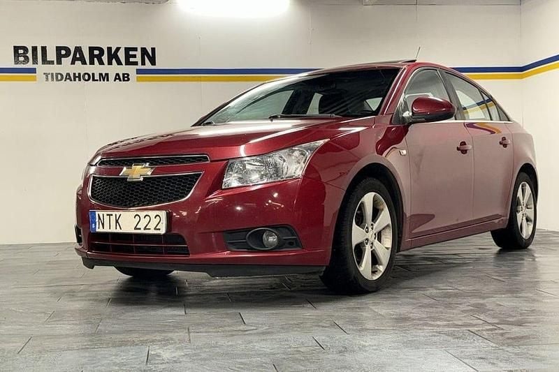 Mörkröd Begagnad 2011 Chevrolet Cruze Sedan | 69 900 kr (Dyr) - Bild 1/4