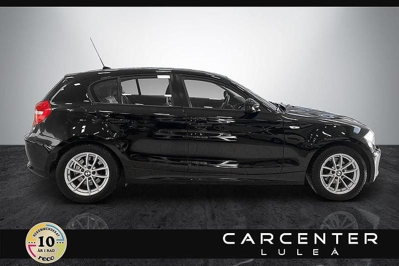 Begagnad BMW 118 Comfort Edition 143 HK (105 kW) 2011 Svart Halvkombi