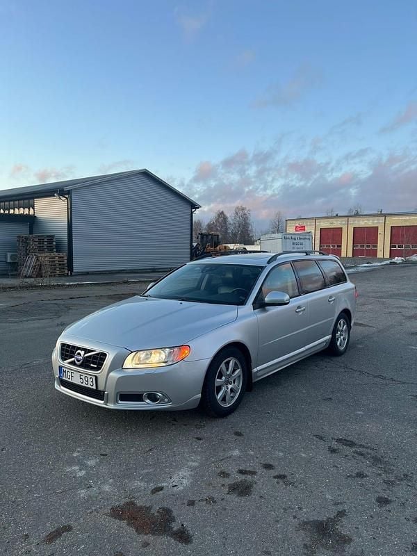 Begagnad Volvo V70 R-Design 230 HK (169 kW) 2012 Metallic grå Kombi