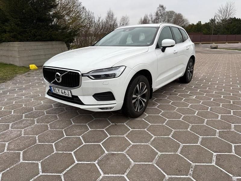 Begagnad Volvo XC60 Momentum 251 HK (184 kW) 2020 Vit SUV