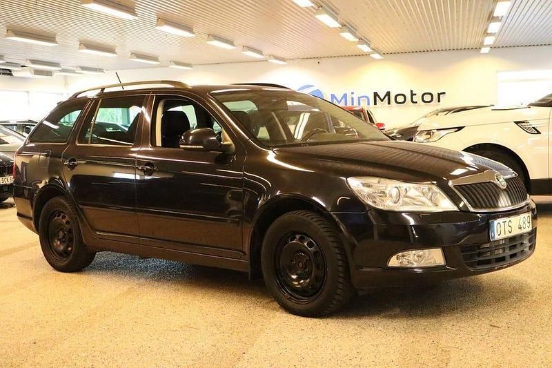 Begagnad Skoda Octavia Elegance 140 HK (102 kW) 2012 Svart Kombi