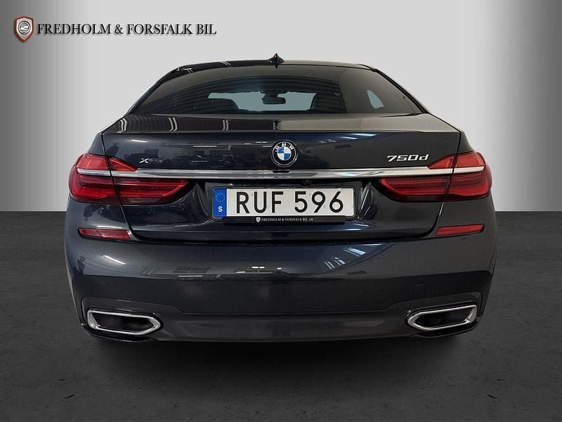 Begagnad BMW 750 M Sport 400 HK (294 kW) 2017 Grå (singapore grå metallic ) Sedan
