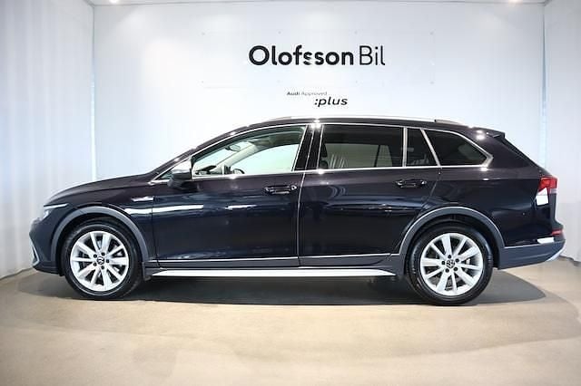 Svart Begagnad 2022 VW Golf Alltrack Kombi | 339 000 kr (Marknadspris) - Bild 1/4
