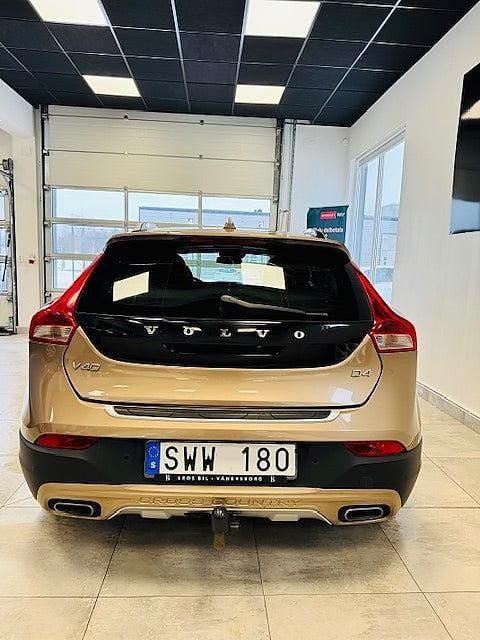 Begagnad Volvo V40 Summum 177 HK (130 kW) 2012 Brun Halvkombi