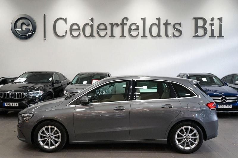 Mörkgrå Begagnad 2019 Mercedes B200 Minibuss | 228 900 kr (Marknadspris) - Bild 1/4
