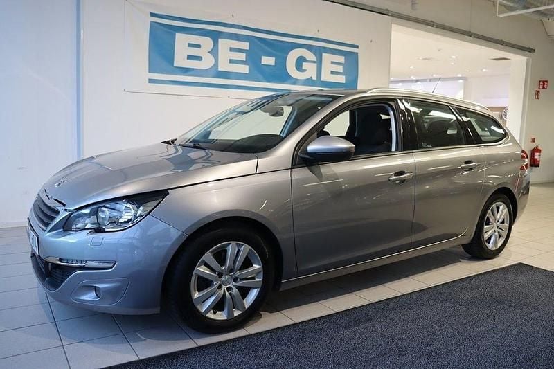 Grå Begagnad 2015 Peugeot 308 Active Kombi | 109 900 kr (Marknadspris) - Bild 1/4