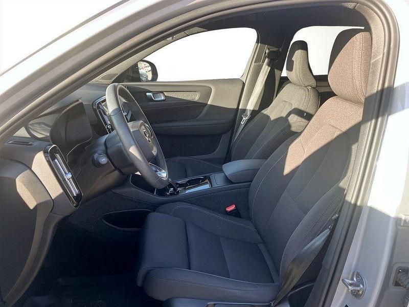 Begagnad Volvo XC40 Core 169 kW (231 HK) 2023 Silver SUV