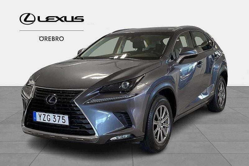 Grå Begagnad 2017 Lexus NX300h Business Edition SUV | 249 900 kr (Marknadspris) - Bild 1/4