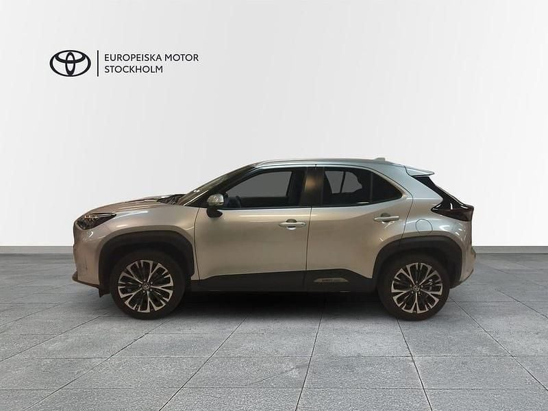 Begagnad Toyota Yaris Hybrid Edition 117 HK (86 kW) 2022 Silver