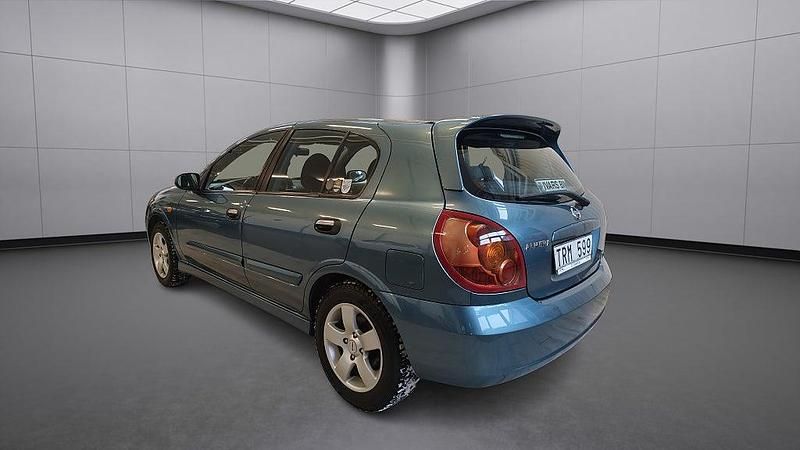 Begagnad Nissan Almera 116 HK (85 kW) 2002 Blå Halvkombi
