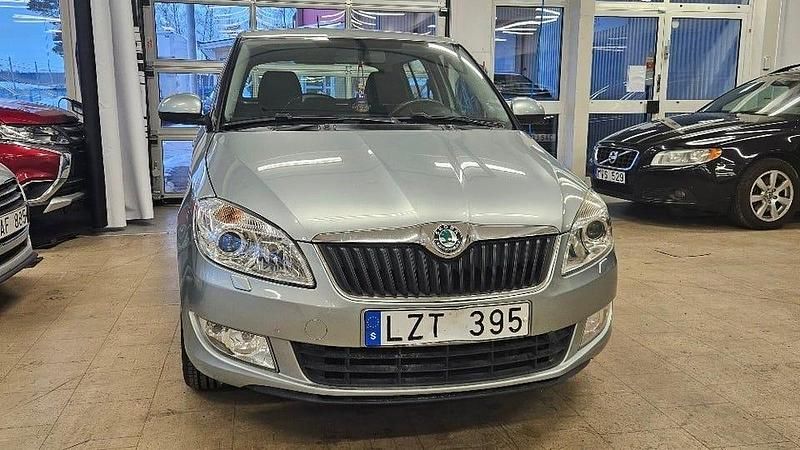 Begagnad Skoda Fabia Elegance 69 HK (50 kW) 2011 Ljusgrön Halvkombi