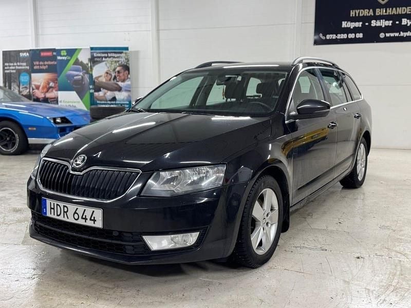 Svart Begagnad 2015 Skoda Octavia G-TEC Ambition Kombi | 45 000 kr (Marknadspris) - Bild 1/4