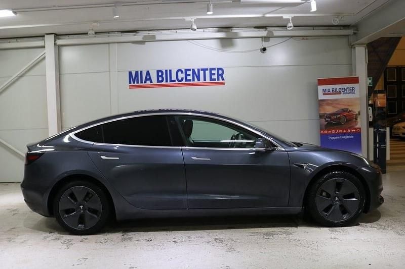 Begagnad Tesla Model 3 Long Range AWD 324 kW (441 HK) 2019 Grå Sedan