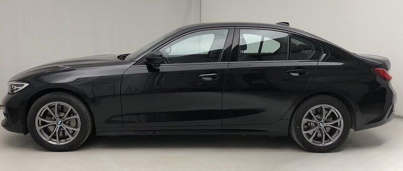 Begagnad 2020 BMW 330e Sport Line Sedan | 279 000 kr - Bild 1/4