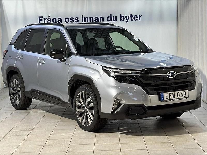 Grå Ny 2024 Subaru Forester SUV | 463 400 kr (Marknadspris) - Bild 1/4
