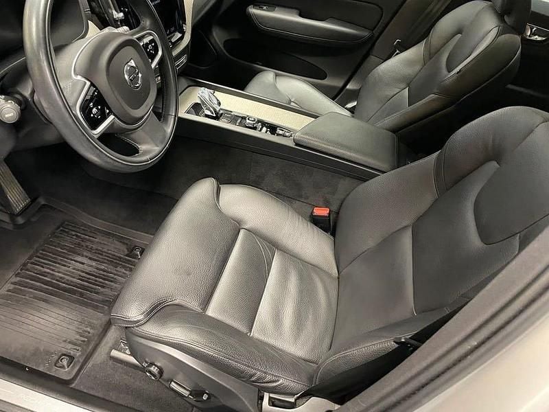 Begagnad Volvo XC60 Inscription 344 HK (253 kW) 2021 Silver SUV