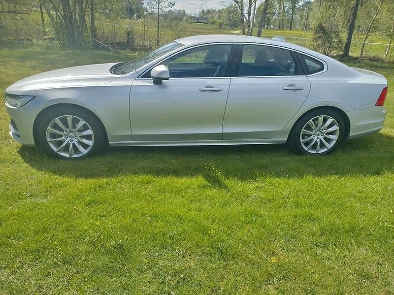 Begagnad Volvo S90 Momentum 191 HK (140 kW) 2020 Silver Sedan