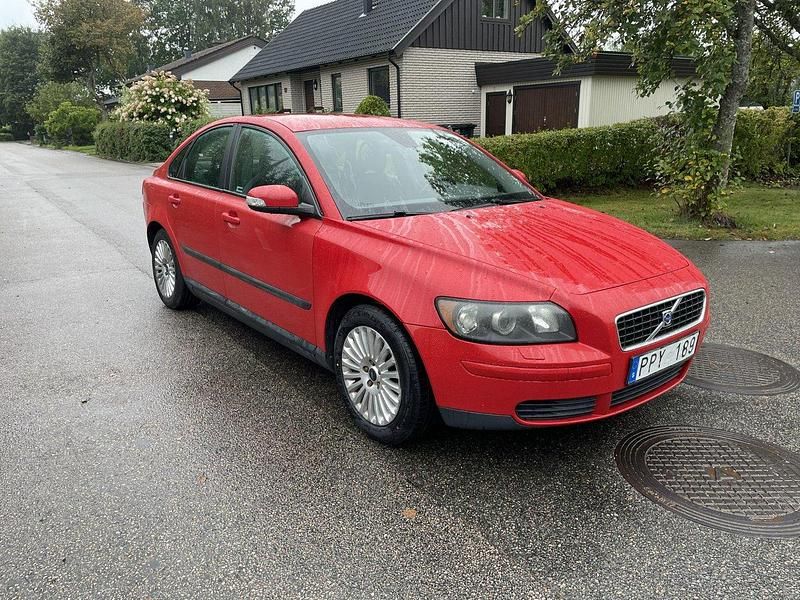 Röd Begagnad 2007 Volvo S40 Kinetic Sedan | 29 900 kr (Bra pris) - Bild 1/4