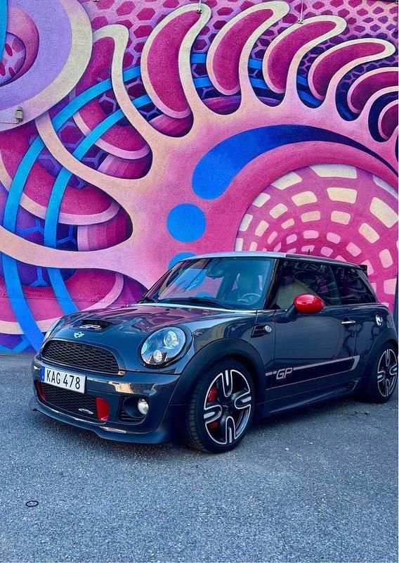 Grå Begagnad 2013 Mini John Cooper Works Halvkombi | 289 995 kr - Bild 1/4