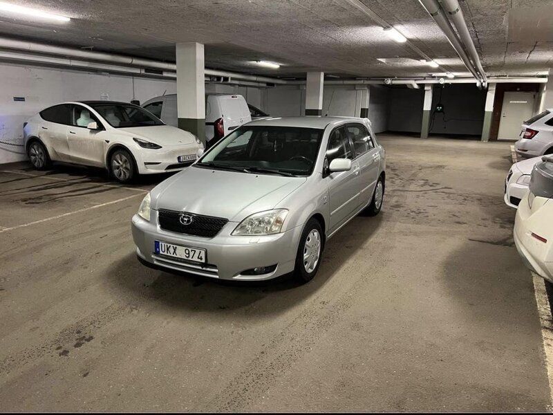 Silver Begagnad 2003 Toyota Corolla Halvkombi | 26 500 kr (Marknadspris) - Bild 1/4