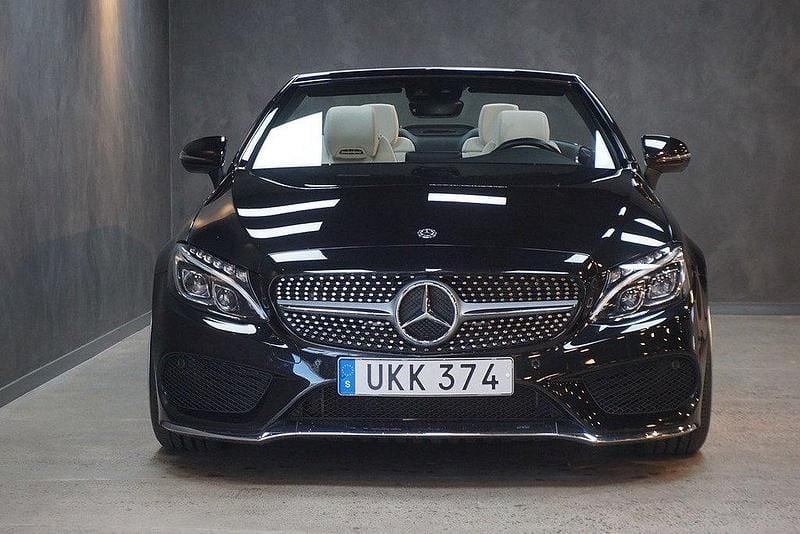 Svart Begagnad 2018 Mercedes C180 AMG Cab | 339 900 kr (Marknadspris) - Bild 1/4