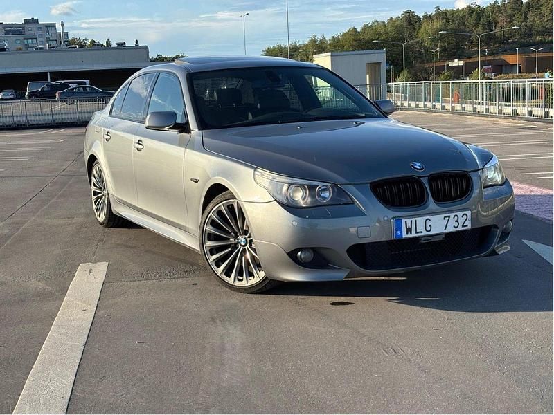 Grå Begagnad 2005 BMW 545 M Sport Sedan | 125 000 kr - Bild 1/4
