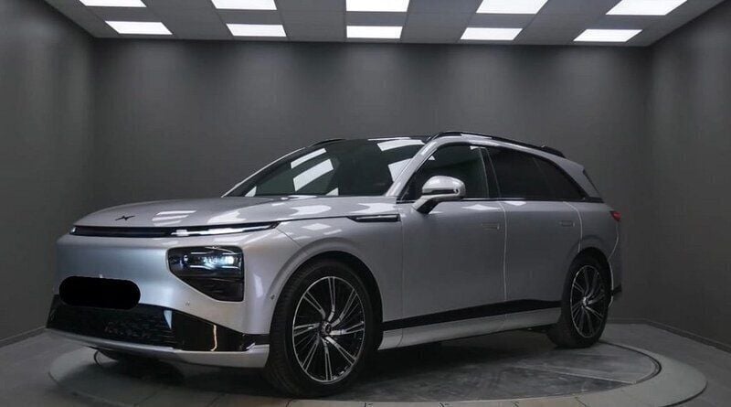 Silver Begagnad 2023 XPENG G9 SUV | 659 900 kr (Bra pris) - Bild 1/3